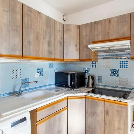 Appartement Classy Studio With Ac And Seaview Balcony In Near - Welkeys